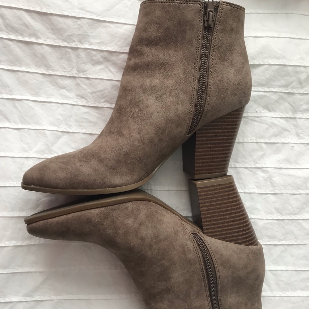 Guess booties size 9